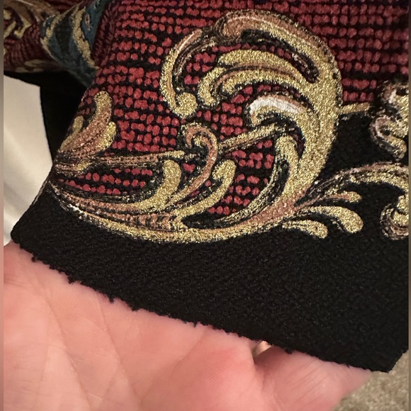 Zara Crew Neck Gold and Burgundy Patterned Graphic Tee Size Medium - Picture 3 of 6